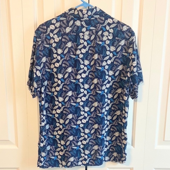 Banana Republic Blue and White Casual Button Down Shirt - Picture 2 of 4